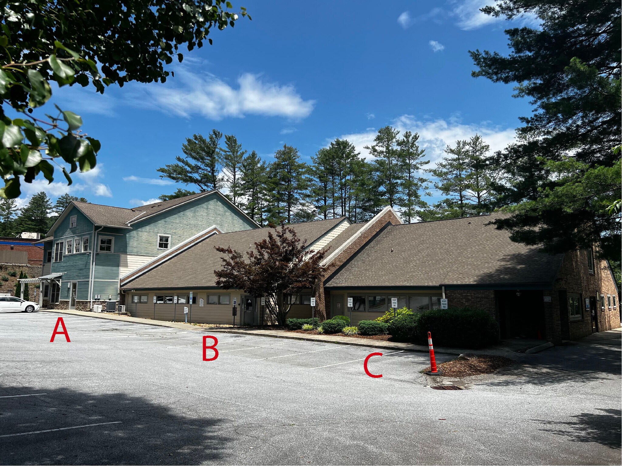 89 Hospital Dr, Brevard, NC à louer Photo du bâtiment- Image 1 de 12