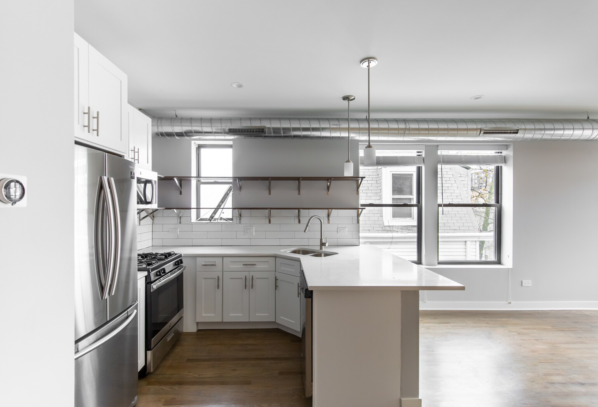 1106 W Newport Ave, Chicago, IL for sale Interior Photo- Image 1 of 1