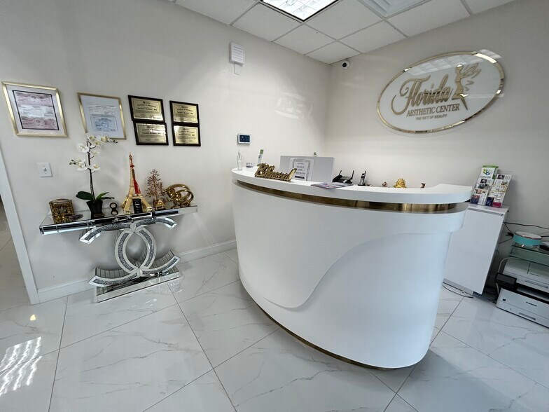 2100-2140 Michigan Ave, Kissimmee, FL à louer - Photo intérieure - Image 3 de 7