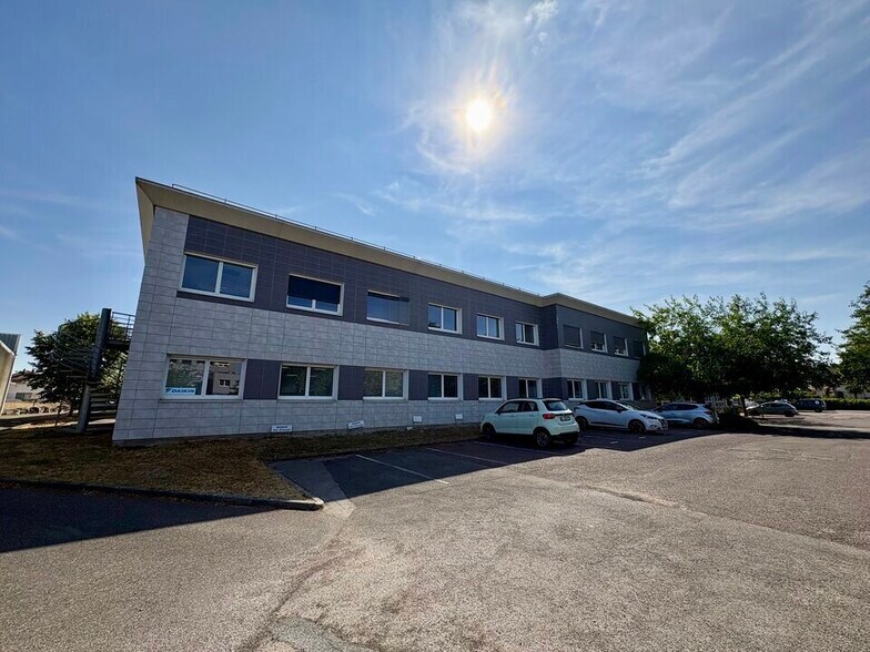 Office in Chenôve for lease - Building Photo - Image 1 of 5