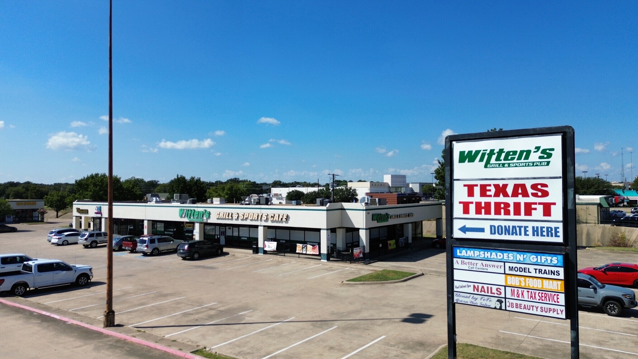 1113 W Pipeline Rd, Hurst, TX à louer Photo principale- Image 1 de 11