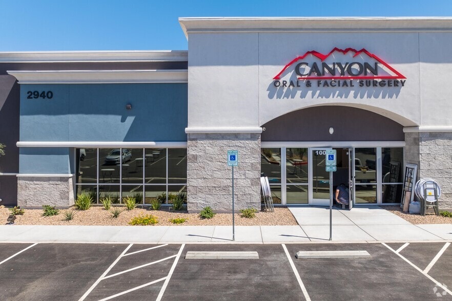 2940 W Horizon Ridge Pky, Henderson, NV for lease - Building Photo - Image 2 of 4