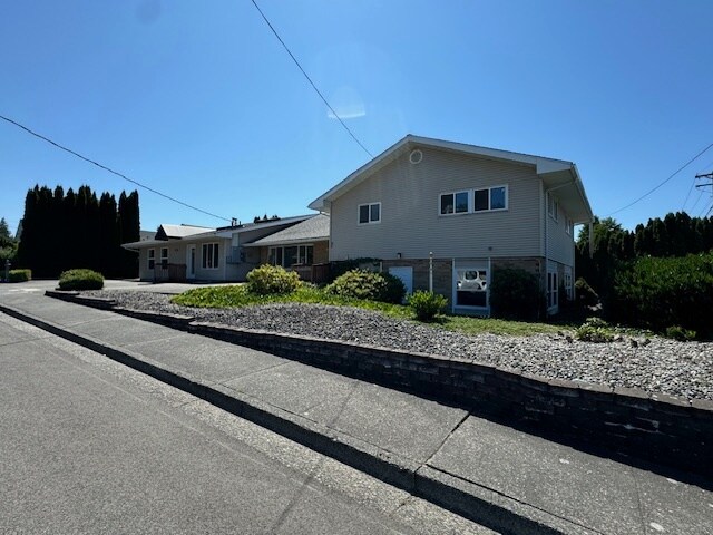 902 E Maple St, Arlington, WA à vendre - Photo du bâtiment - Image 1 de 48