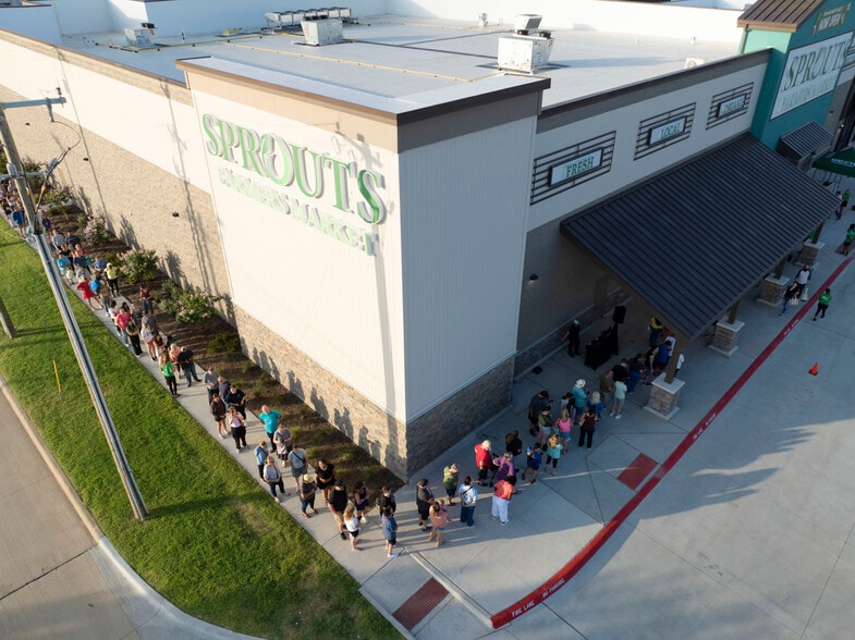 SW Wilshire Blvd, Burleson, TX à louer - Photo du bâtiment - Image 3 de 5