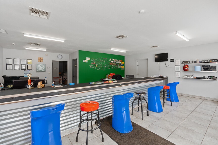 366 N County Road 13, Orlando, FL for sale - Building Photo - Image 2 of 17