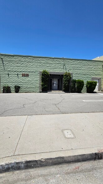 8829 Shirley Ave, Northridge, CA à louer - Photo principale - Image 1 de 9