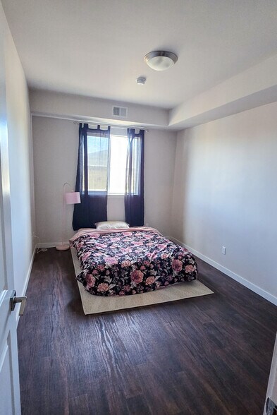 475 1st Av NW, Weyburn, SK for sale - Interior Photo - Image 3 of 3