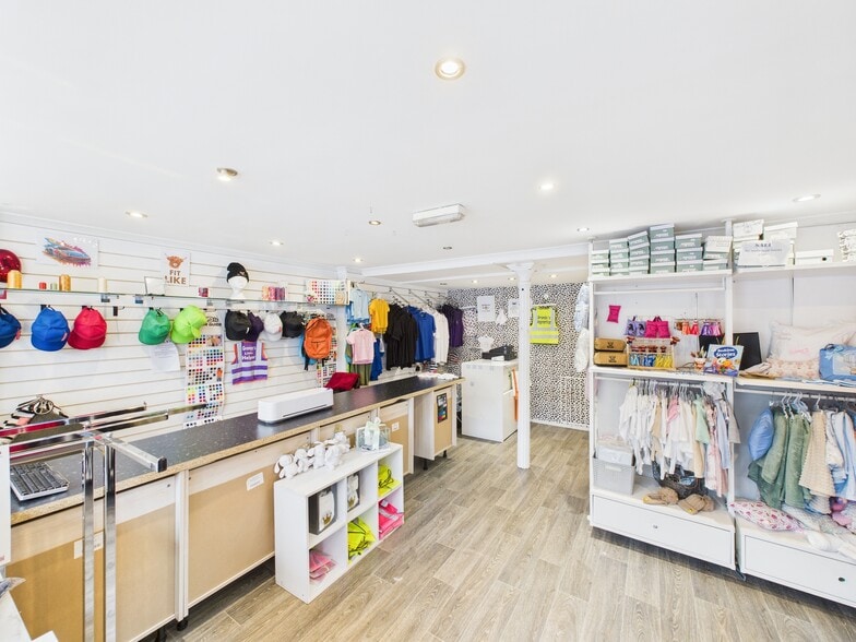 144-152 High St, Montrose à vendre - Photo intérieure - Image 3 de 4