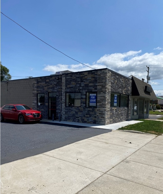 691 S Lapeer Rd, Oxford, MI for lease Building Photo- Image 1 of 7