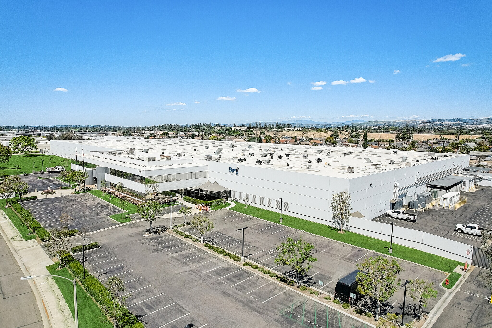 4875 E Hunter Ave, Anaheim, CA à vendre Photo du bâtiment- Image 1 de 7