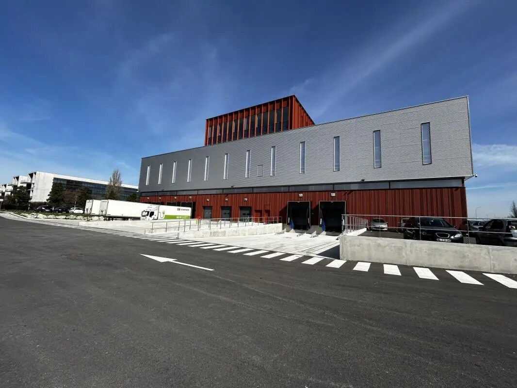 Flex in Lyon for lease Building Photo- Image 1 of 22