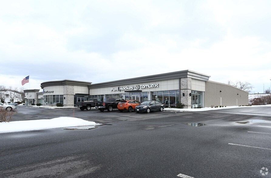 134 Capital Dr, West Springfield, MA à louer - Photo principale - Image 1 de 7