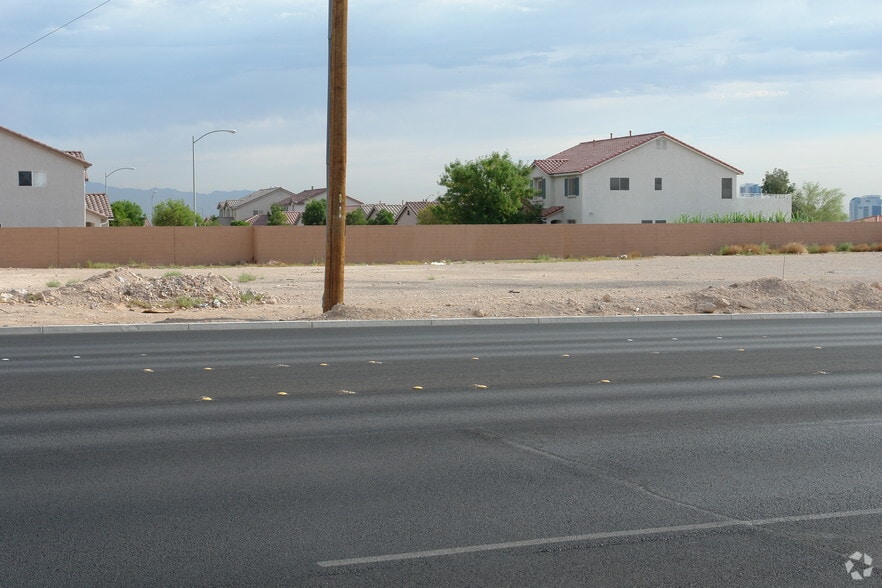 W Russell Rd, Las Vegas, NV for sale - Primary Photo - Image 1 of 2