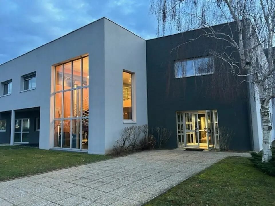 39 Rue Du Mûrier, Saint-Cyr-sur-Loire for lease Building Photo- Image 1 of 5