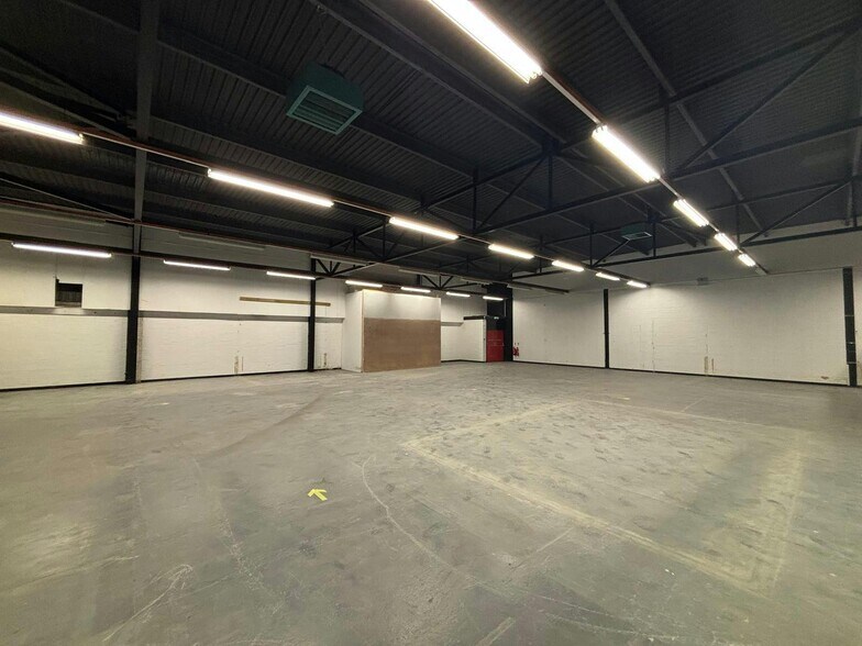 16 Macadam Pl, Irvine à louer - Photo du bâtiment - Image 2 de 6