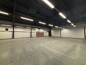 16 Macadam Pl, Irvine for lease Interior Photo- Image 1 of 4