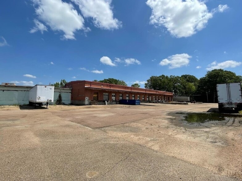 1651 Kerr Dr, Jackson, MS for sale - Building Photo - Image 3 of 8