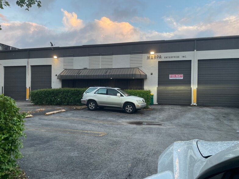 6998-6992 NW 51st St, Miami, FL for lease - Building Photo - Image 2 of 2