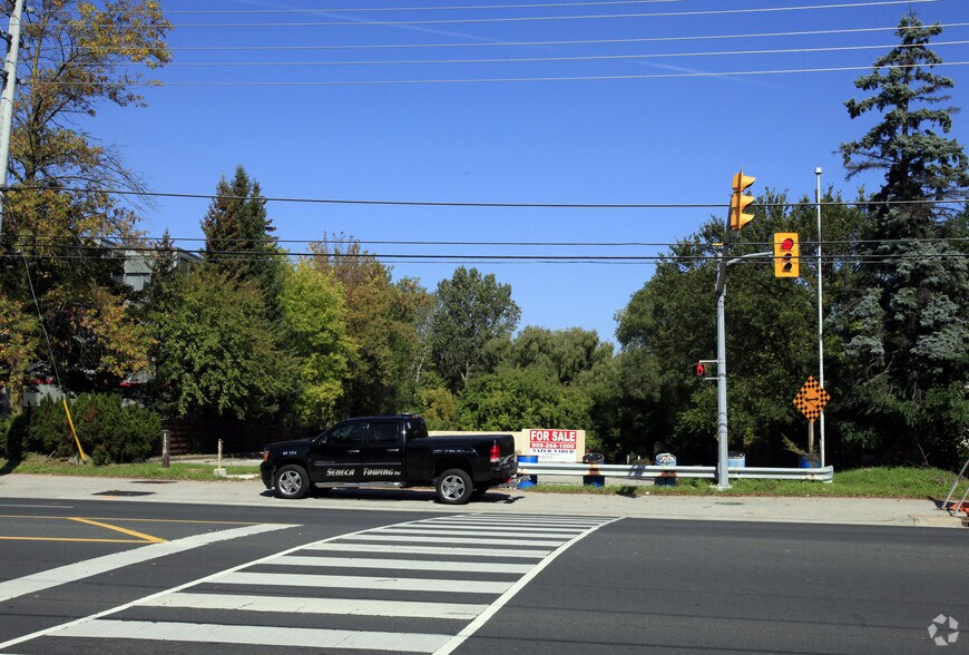 1575 Hurontario St, Mississauga, ON for sale - Building Photo - Image 2 of 2