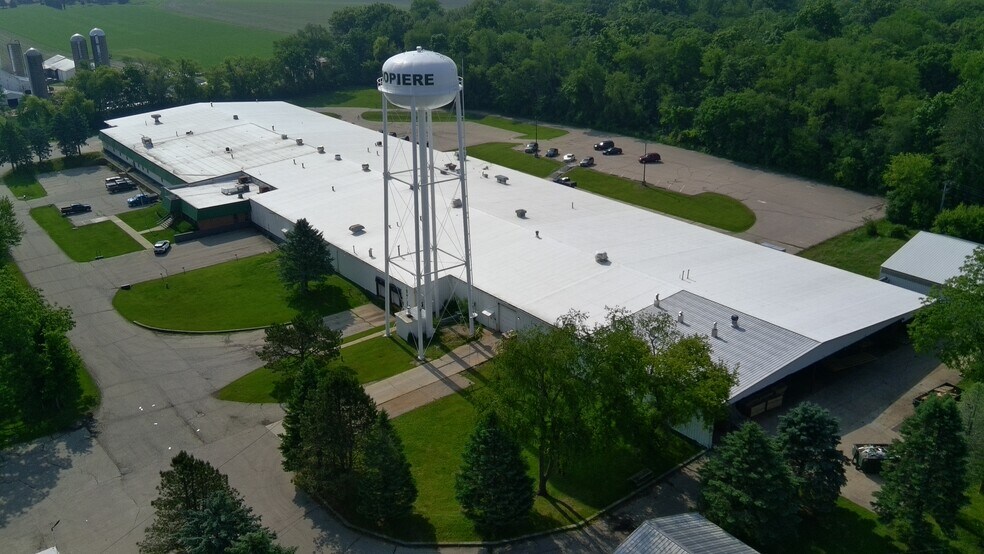 5560 E Buss Rd, Clinton, WI à louer - Photo du bâtiment - Image 3 de 6