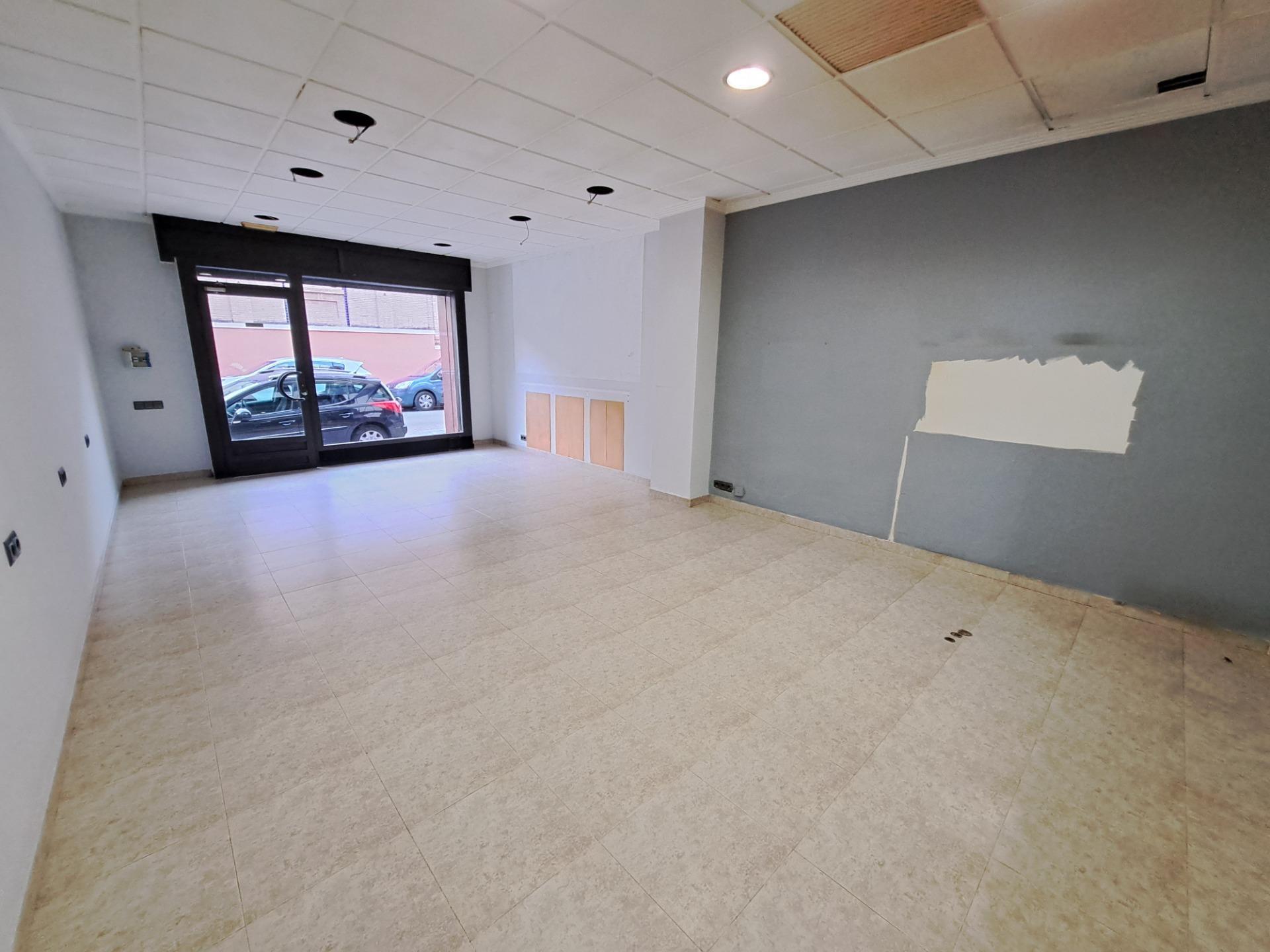 Retail in Carcaixent, Valencia for lease Building Photo- Image 1 of 9