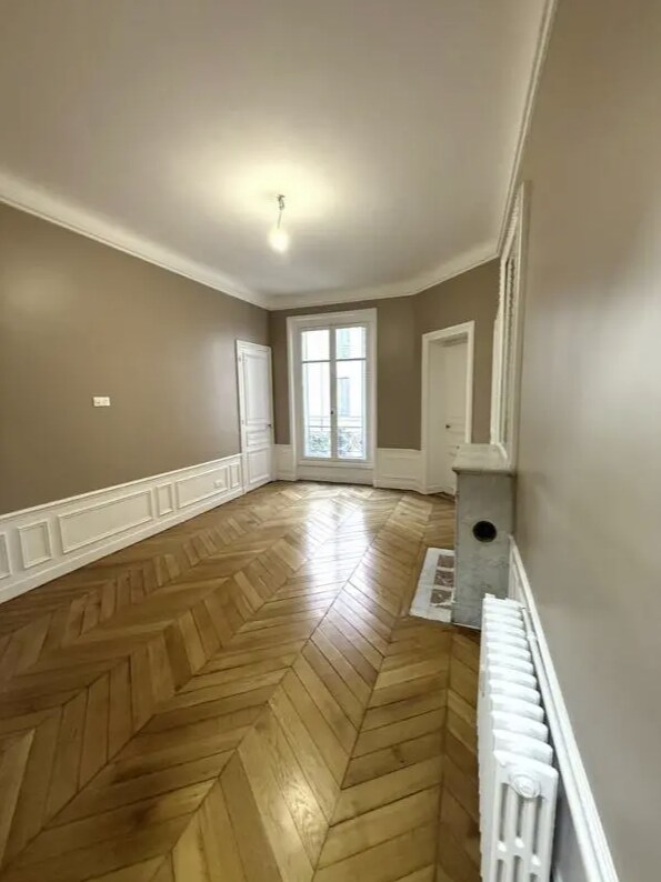 Paris, PAR 75017 - - - Photo intérieure - Image 1 of 6