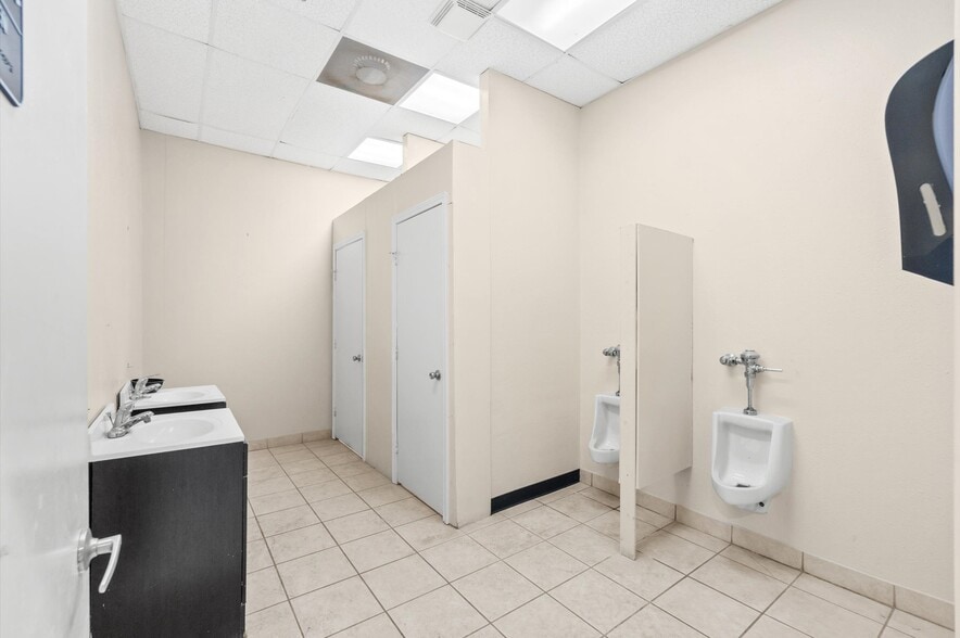 3115 Fry Rd, Katy, TX for lease - Interior Photo - Image 2 of 25