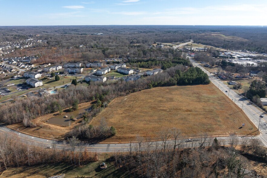 3303 & 3317 E Martin Luther King Jr Dr, High Point, NC à vendre - Photo du bâtiment - Image 2 de 5