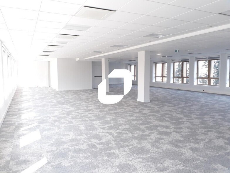 Office in Créteil for lease - Building Photo - Image 3 of 7