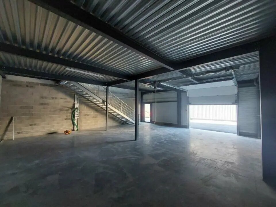 Industrial in Vedène for sale Interior Photo- Image 1 of 7