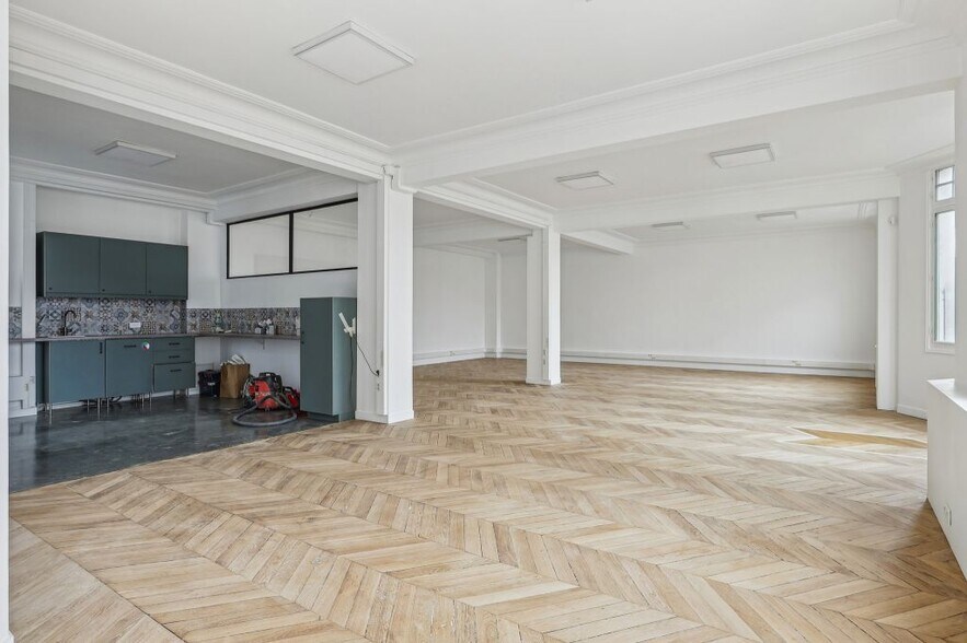 Office in Paris for lease - Interior Photo - Image 3 of 9