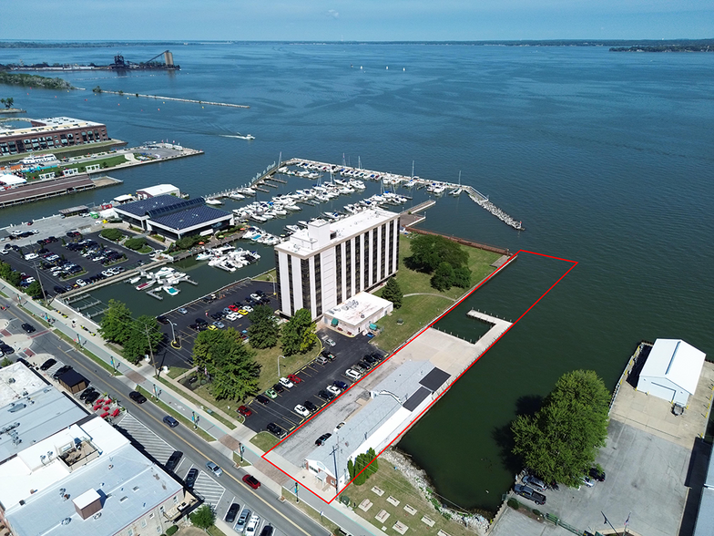 235 E Shoreline Dr, Sandusky, OH for sale - Primary Photo - Image 1 of 10