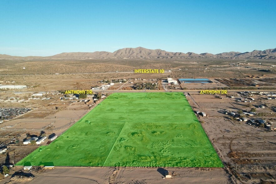 2021 Anthony Dr, Anthony, NM for sale - Primary Photo - Image 1 of 6