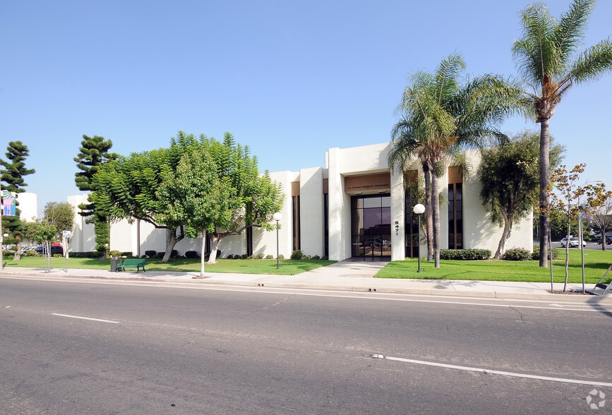 5471 La Palma Ave, La Palma, CA à louer - Photo principale - Image 1 de 9