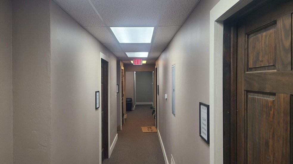 417 Forest St, Kalamazoo, MI for sale - Interior Photo - Image 3 of 9