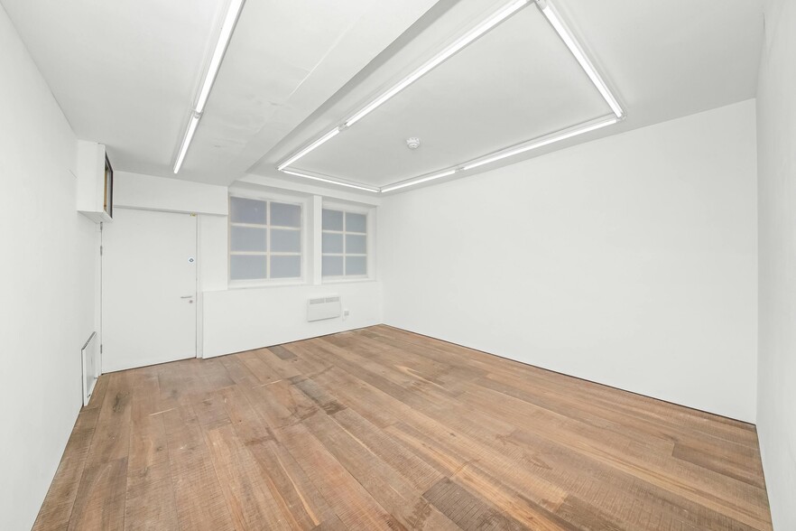 40 Margaret St, London for lease - Interior Photo - Image 2 of 15