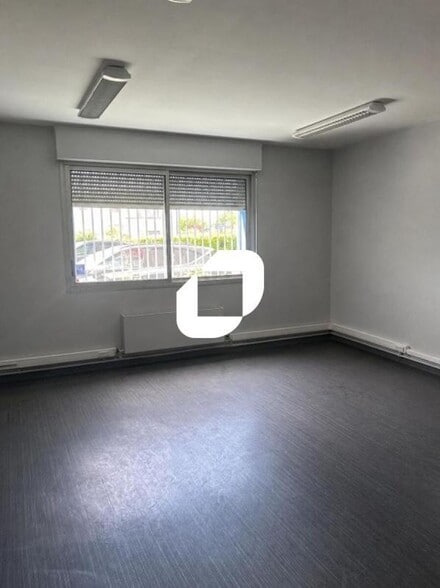 1 Rue Jacques Monod, Vaulx-en-Velin à louer - Photo intérieure - Image 3 de 4