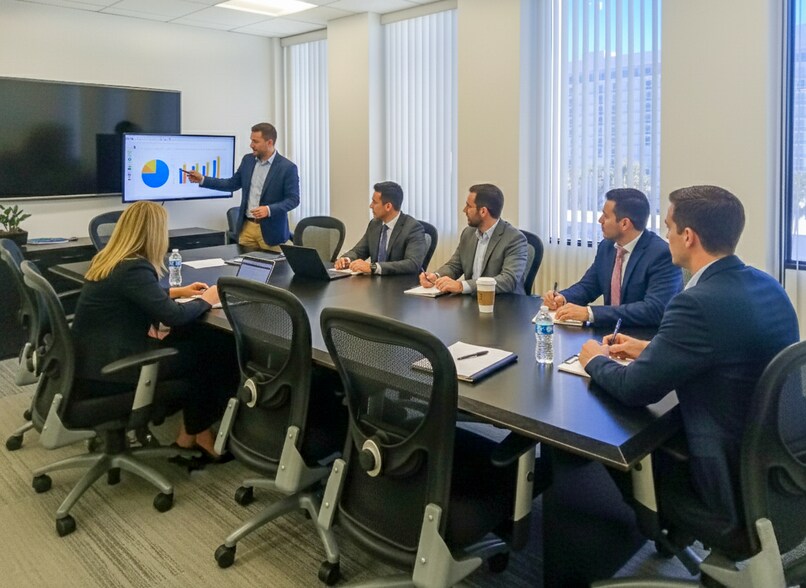 5901 W Century Blvd, Los Angeles, CA à louer - Photo intérieure - Image 2 de 5