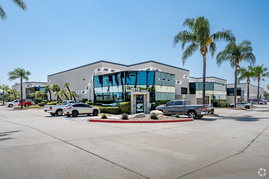 2037-2077 S Vineyard Ave, Ontario, CA for lease - Building Photo - Image 1 of 7