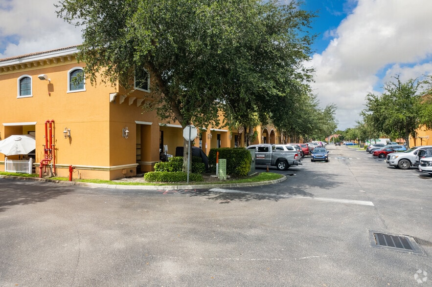 1201 Piper Blvd, Naples, FL for lease - Building Photo - Image 2 of 10