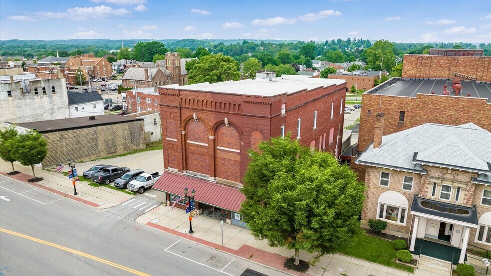 927 Wheeling Ave, Cambridge, OH à vendre - Photo du bâtiment - Image 2 de 15