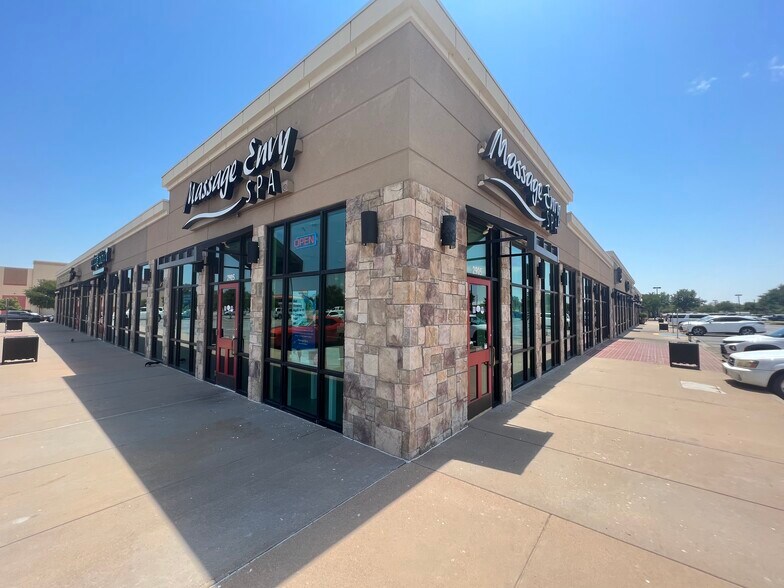 Kell Blvd, Wichita Falls, TX à louer - Photo du bâtiment - Image 3 de 12