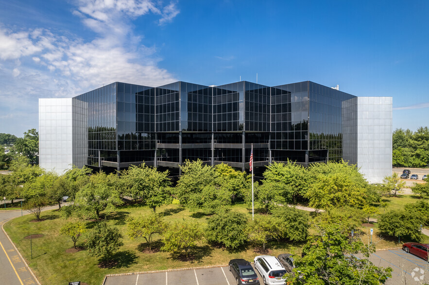 100 Walnut Ave, Clark, NJ for lease - Building Photo - Image 1 of 10