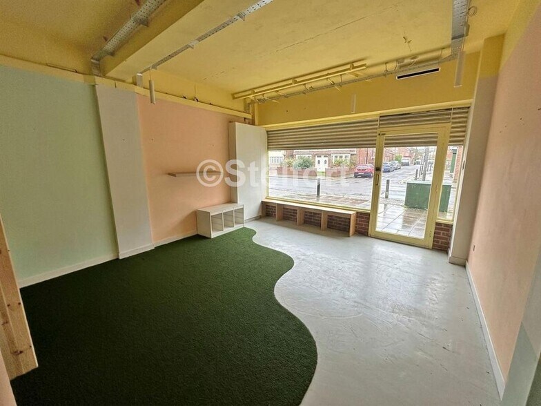 276 Court Rd, Londres à louer - Photo du bâtiment - Image 3 de 4