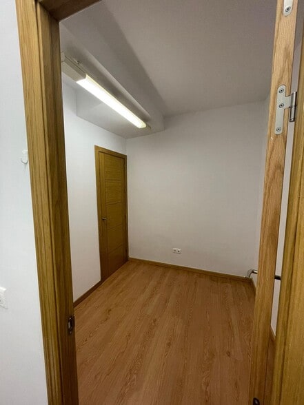 Retail in Córdoba for lease - Building Photo - Image 3 of 8