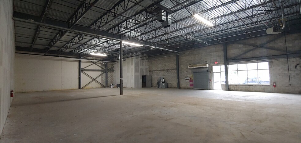 4345 Highway 9, Freehold, NJ à louer - Photo du bâtiment - Image 3 de 8
