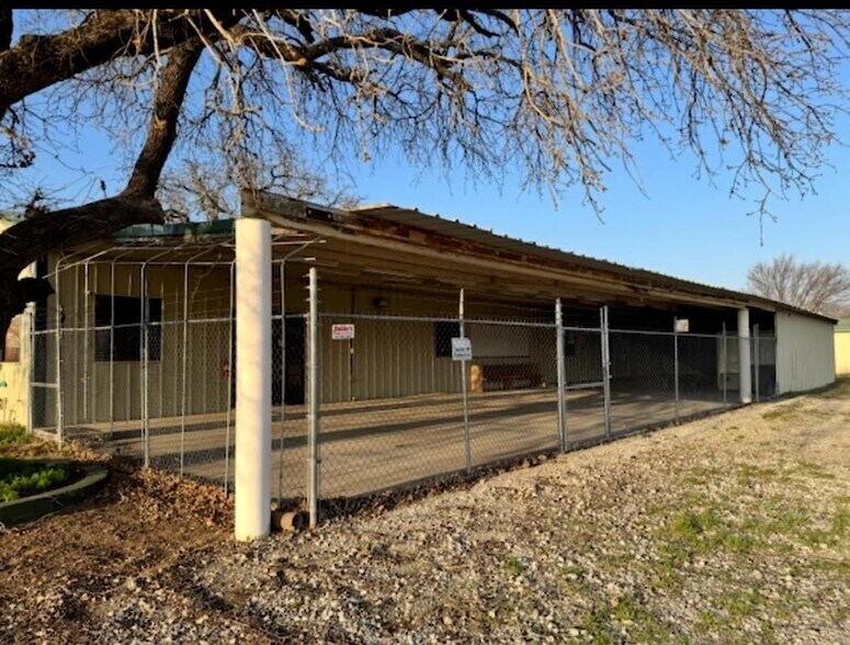 1530 E Reno Rd, Azle, TX for sale - Primary Photo - Image 1 of 7