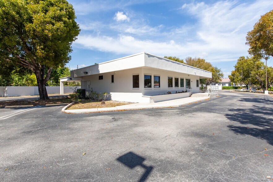 2419 S Seacrest Blvd, Boynton Beach, FL à vendre - Photo du bâtiment - Image 2 de 18