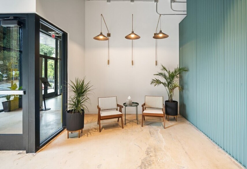 919 Berryhill Rd, Charlotte, NC à louer - Photo du bâtiment - Image 3 de 9