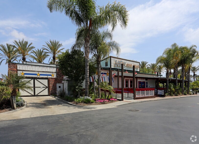 12011 Harbor Blvd, Garden Grove, CA à louer - Photo du bâtiment - Image 3 de 8